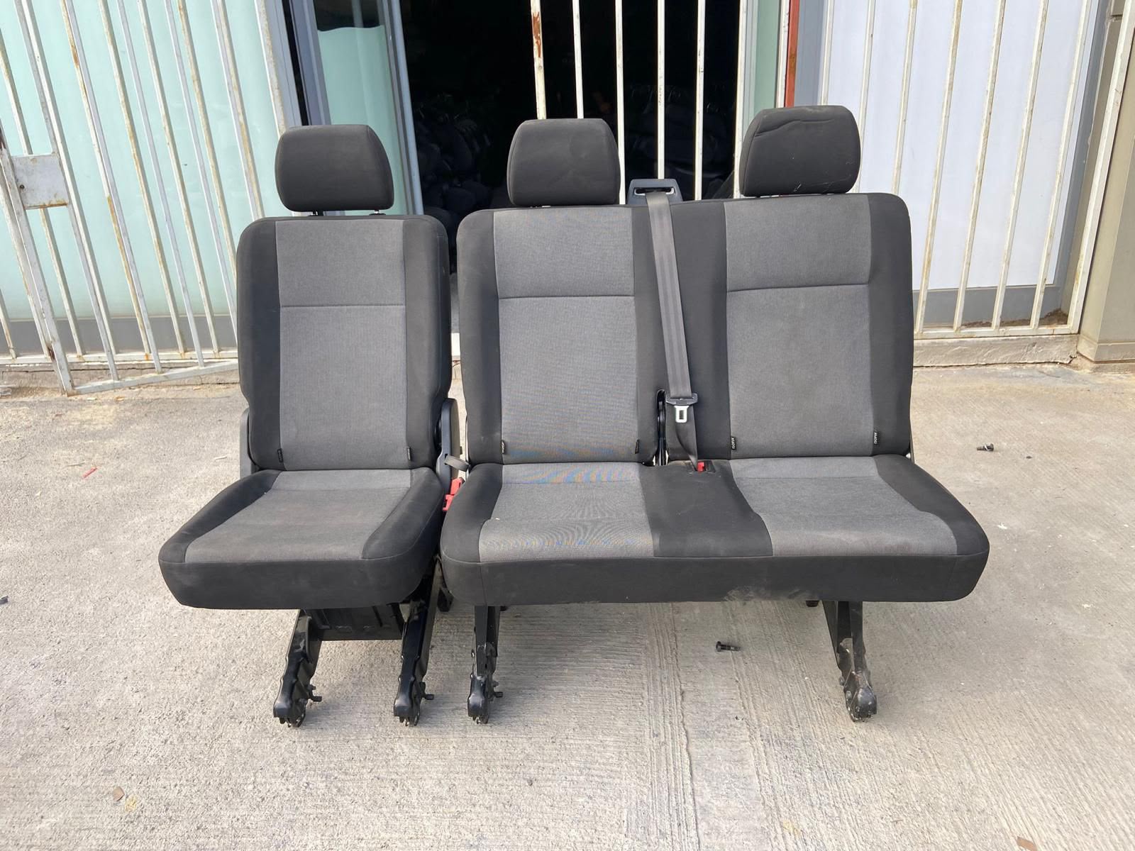Volkswagen Transporter üçlü koltuk uygulaması